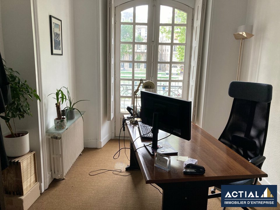 Location-Bureau-195m²-NANTES-photo-9