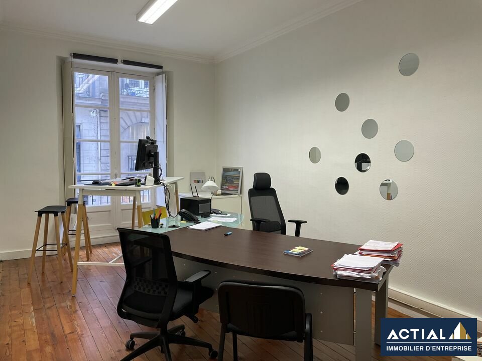 Location-Bureau-88m²-NANTES-photo-1