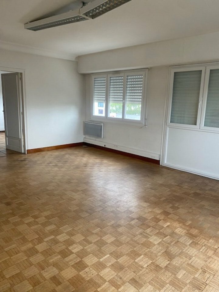 Location-Bureau-77m²-NANTES-photo-1