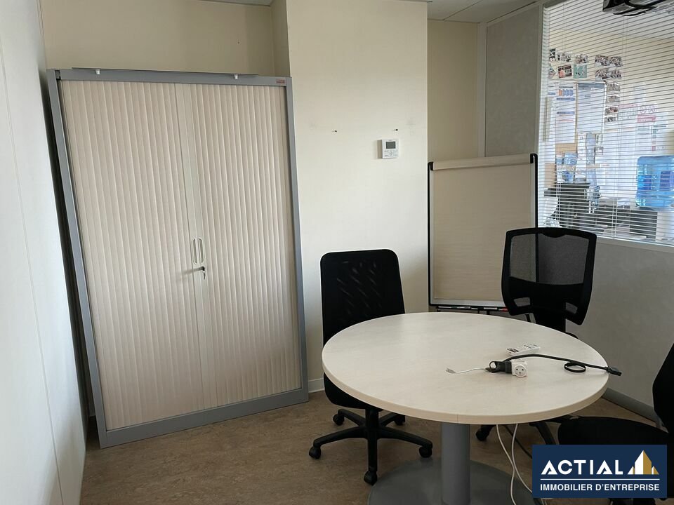 Location-Bureau-160.5m²-REZE-photo-5