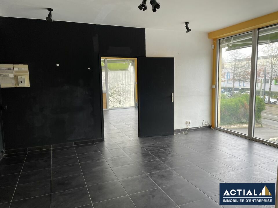 Location-Local commercial-65m²-ORVAULT-photo-1