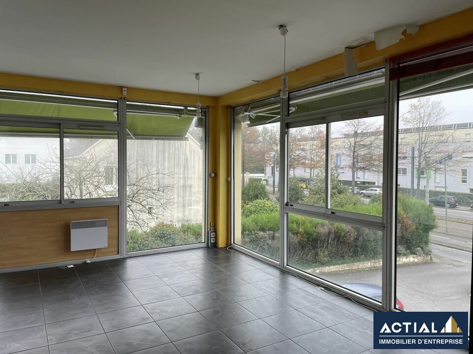 Location-Local commercial-65m²-ORVAULT-photo-3