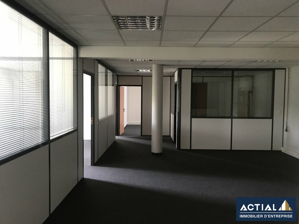 Location-Bureau-225m²-LA CHAPELLE SUR ERDRE-photo-3