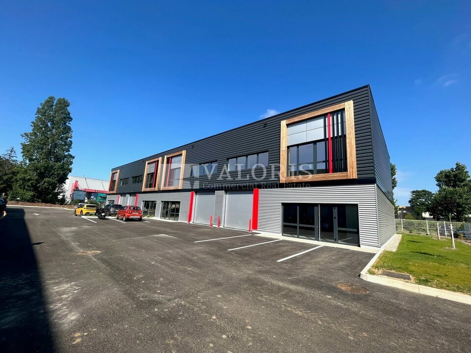 A louer Locaux d'activité 3440m² Saint-Quentin-Fallavier