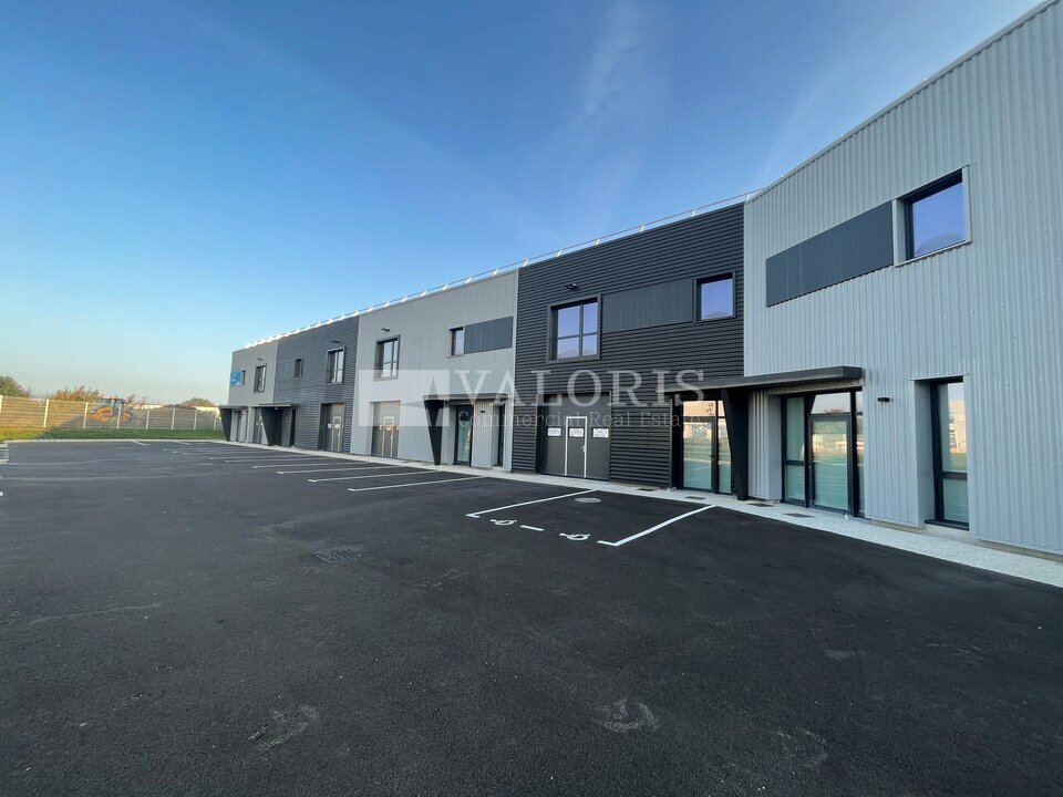 A louer Locaux d'activité 176m² Saint-Quentin-Fallavier