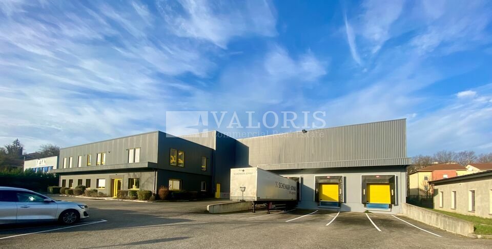 A vendre Entrepôt 2996m² Saint-Quentin-Fallavier