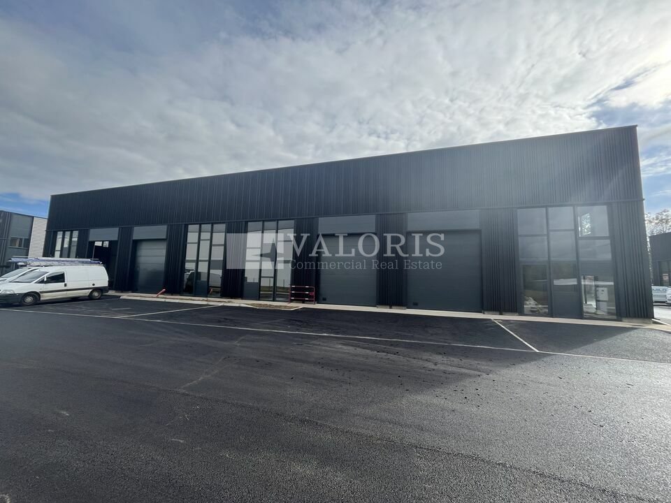 A louer Locaux d'activité 757m² Massieux