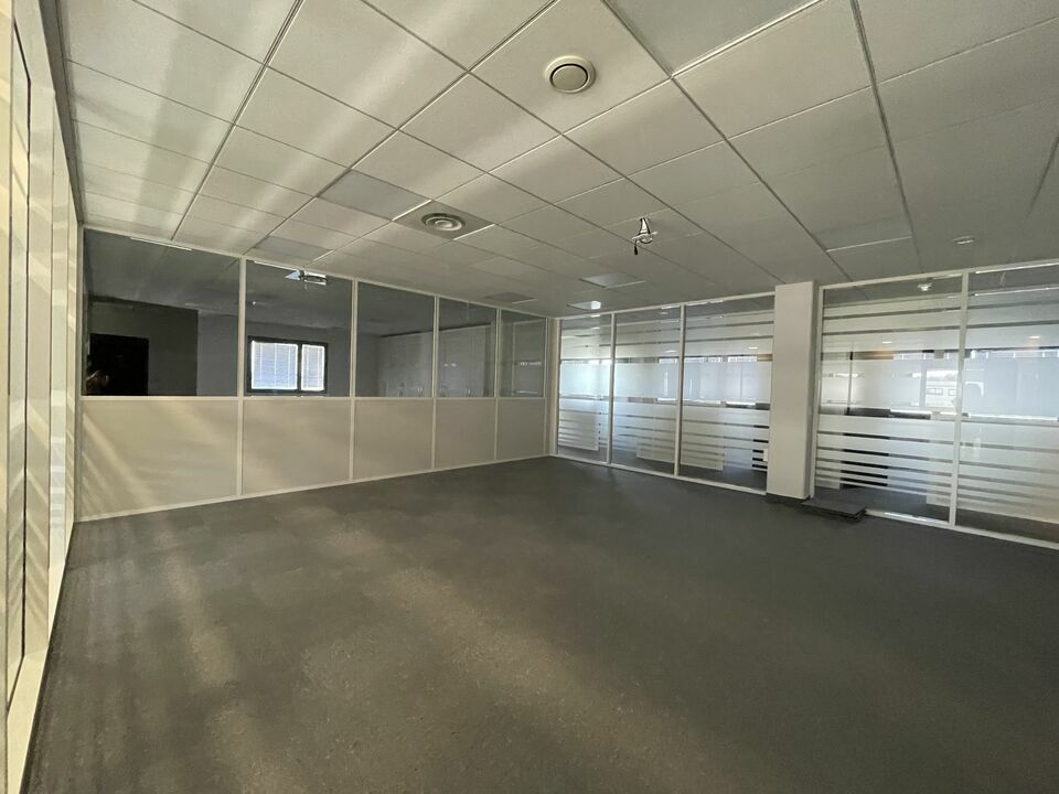 A louer Bureaux 1817.71m² Saint-Priest