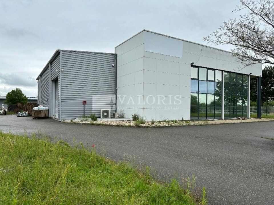 A louer Locaux d'activité 670m² Décines-Charpieu