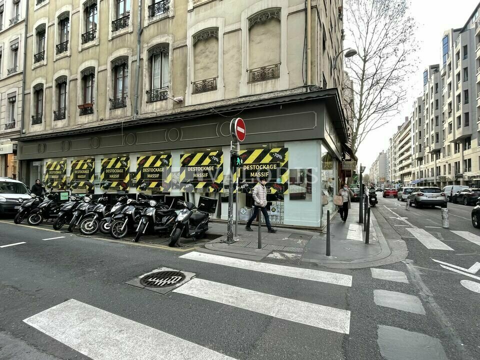 A louer Local commercial  190.2m² Lyon 06