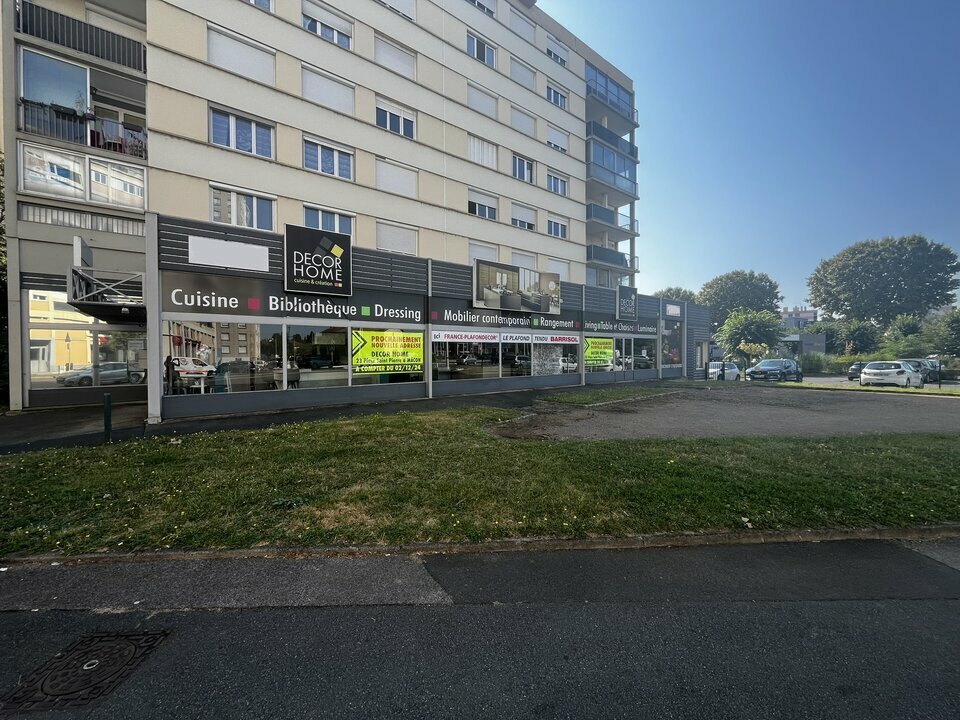 A vendre Local commercial  456.2m² Mâcon