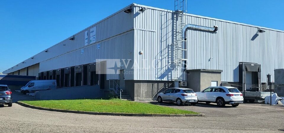 A louer Entrepôt 2560m² Saint-Quentin-Fallavier