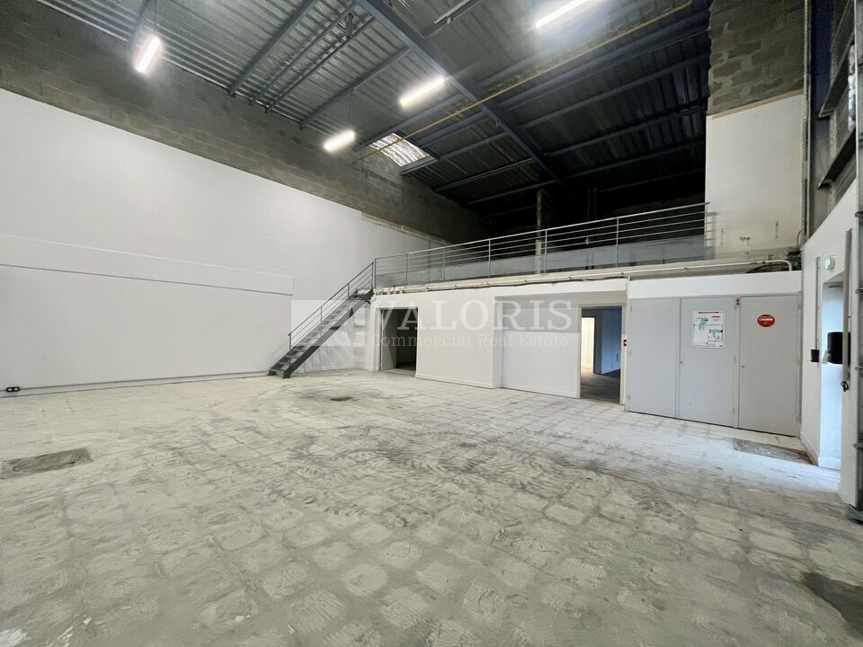 A louer Locaux d'activité 318m² Genas