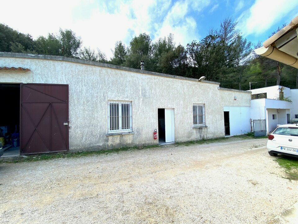 LOCAL D'ACTIVITES 147m2 A LOUER 13400 AUBAGNE