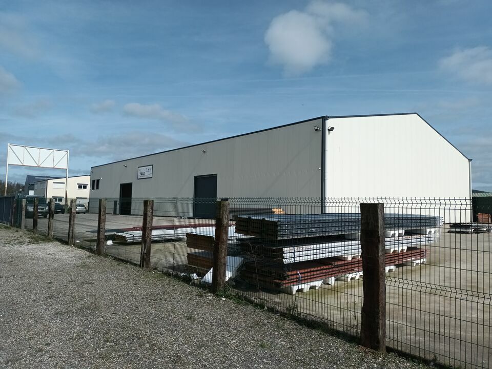 A louer Locaux d'activité 1500m² Bourg-Achard