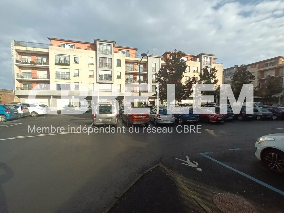 A louer Local commercial  718m² Colleville