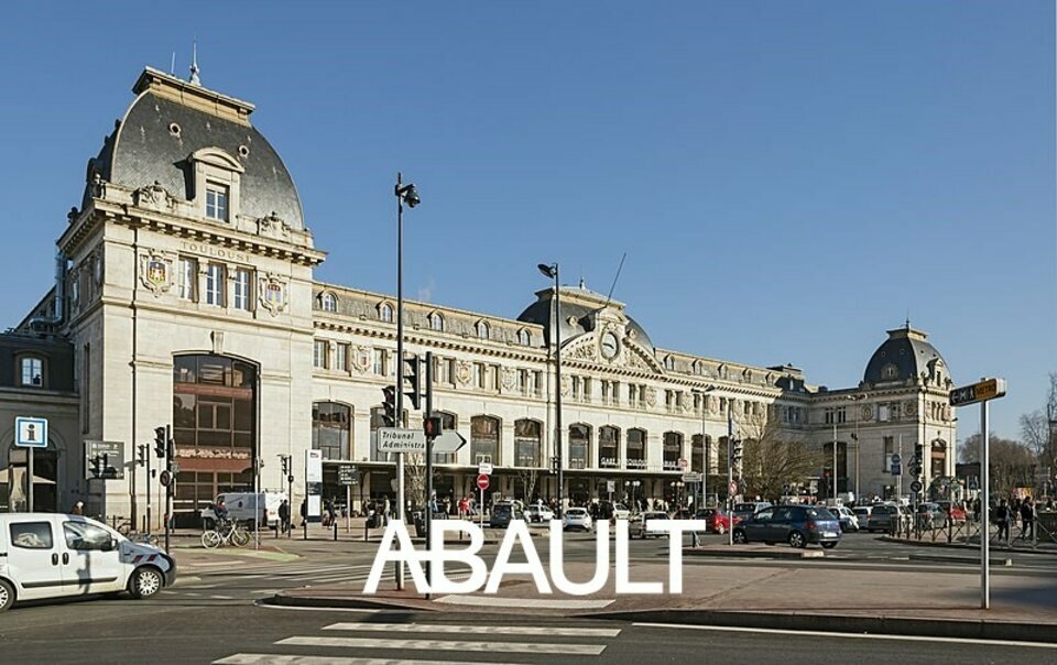 A LOUER 1200 M² ENVIRON SUR DEUX NIVEAU CENTRE VILLE