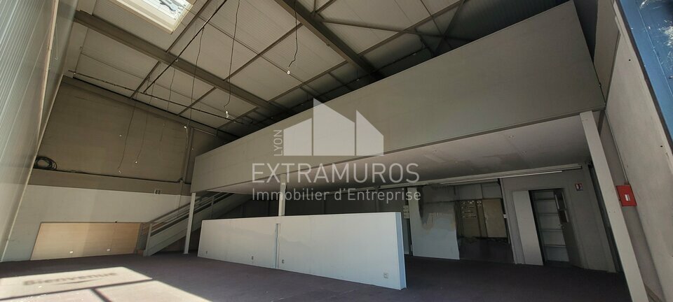 A LOUER LOCAL COMMERCIAL 222 m² SUR L'ARBRESLE