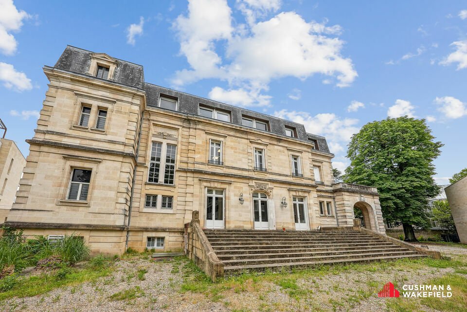 A Bordeaux Boulevard Pierre 1er, bureaux à louer