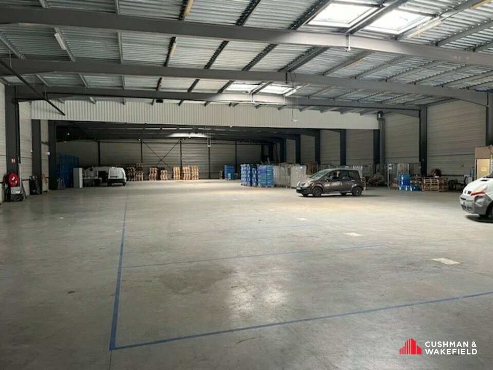 Entrepôt d'une superficie de 2 000 m²