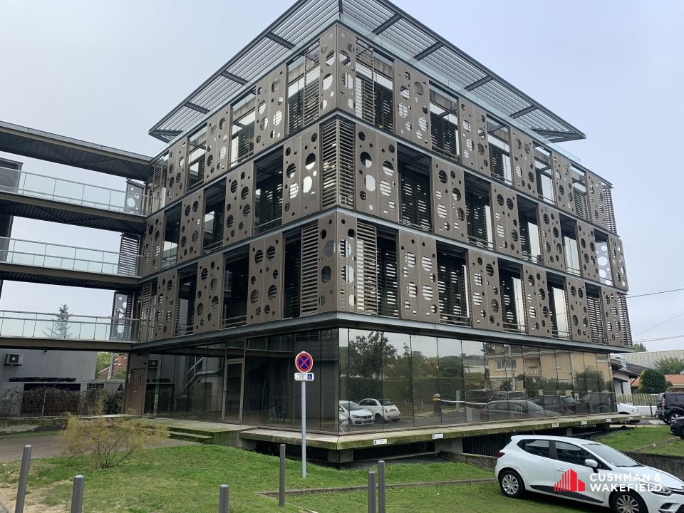 BUREAUX À  LOUER À MERIGNAC, 198 M² 