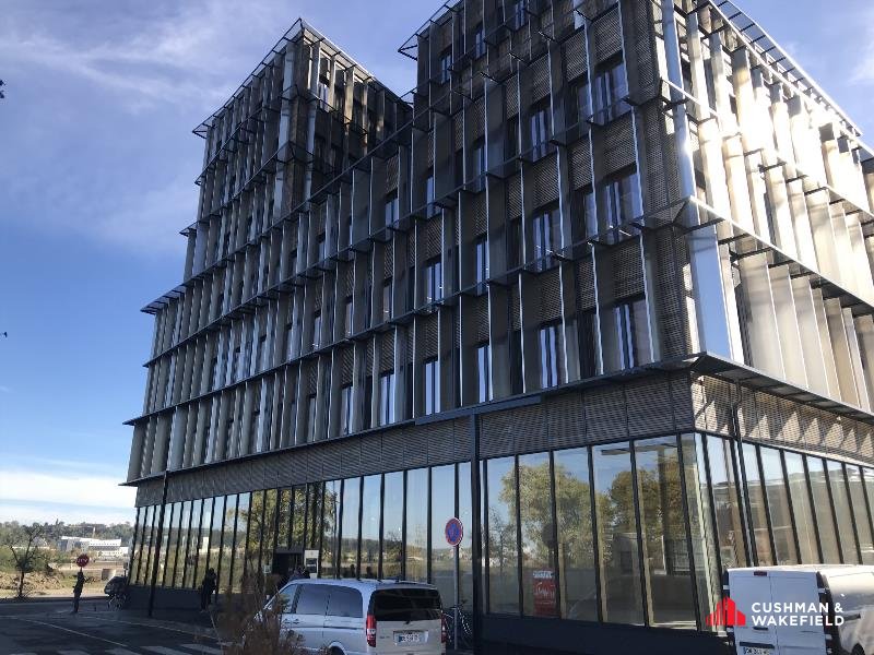 Bureaux à la location de 359 m² sur le Quai de Brienne