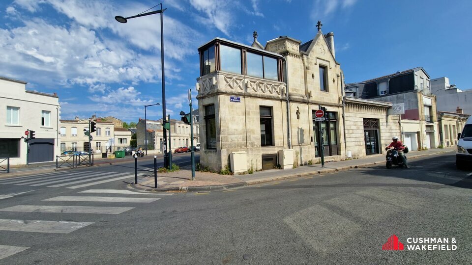 A louer Local commercial  121m² Bordeaux