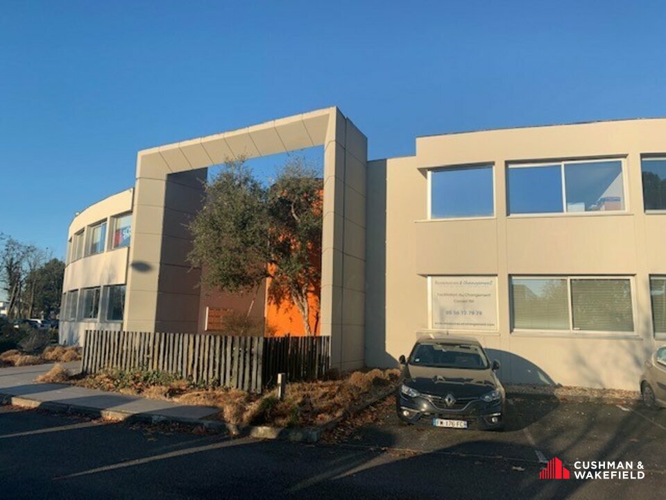 Bureaux à la location de 169 m² - Proximité Aéroport