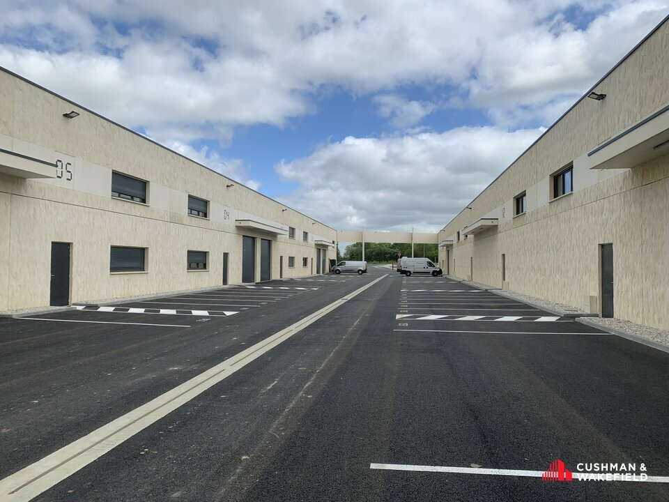 Cellule d'activité neuve de 225 m² 