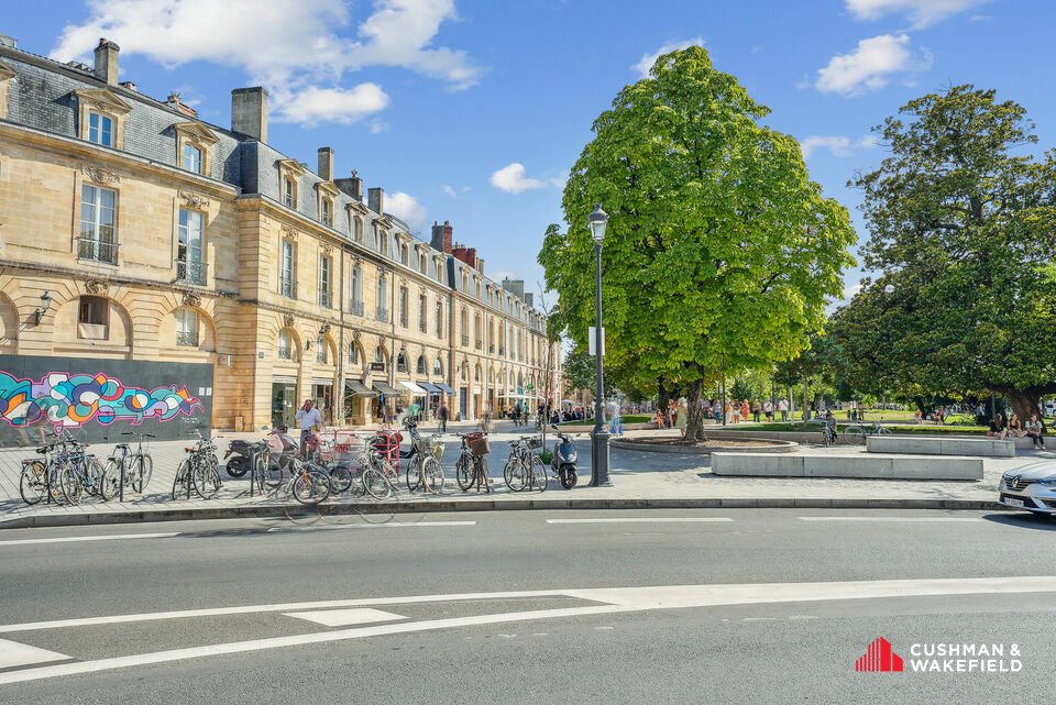 A CEDER - DROIT AU BAIL RESTAURATION RAPIDE EMPLACEMENT N°1