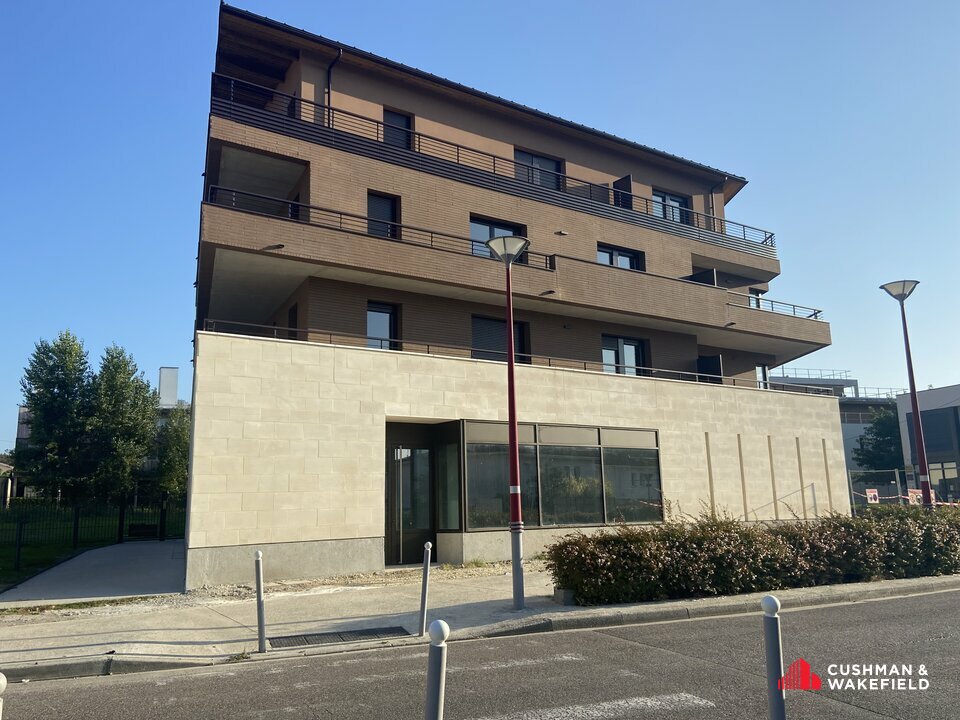 LE TAILLAN MEDOC BOURG LOCAL COMMERCIAL À RESERVER EN BEFA