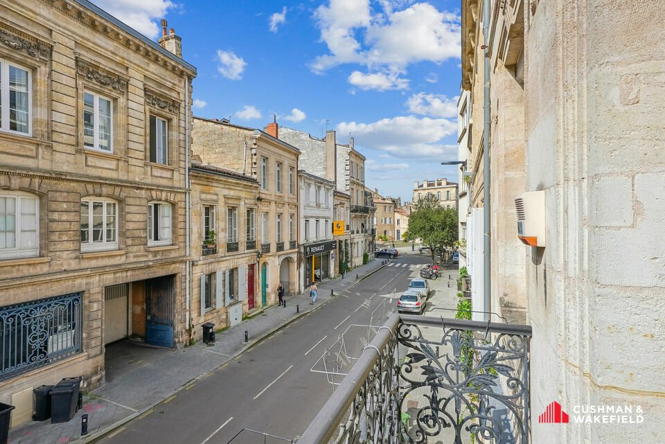 BUREAUX DE PRESTIGE À LOUER, IMMEUBLE INDÉPENDANT