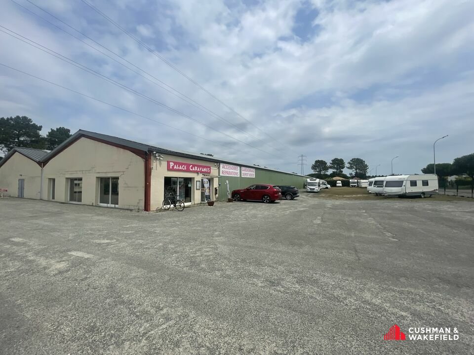 Location Entrepôt 3 880 m² sur 9 000 m² de terrain privatif