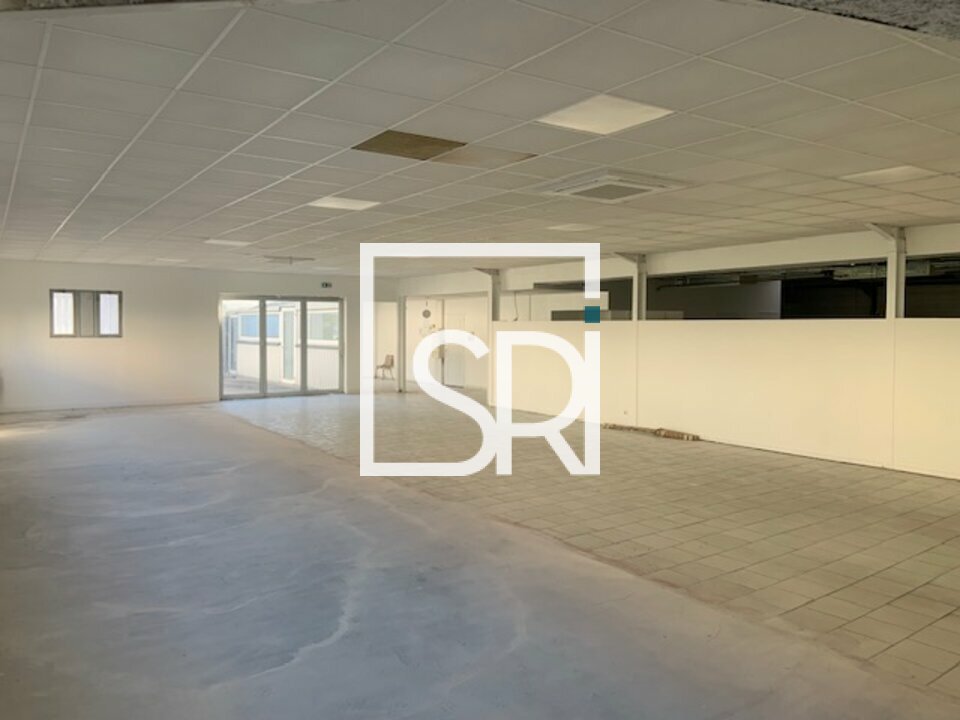 LOCATION LOCAL COMMERCIAL 540 M² - 03200 VICHY