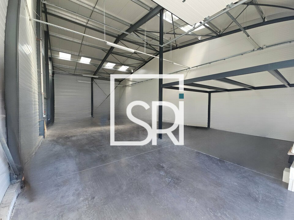 LOCATION LOCAL D'ACTIVITE / ENTREPOT de 240 M2 - 63460 COMBRONDE