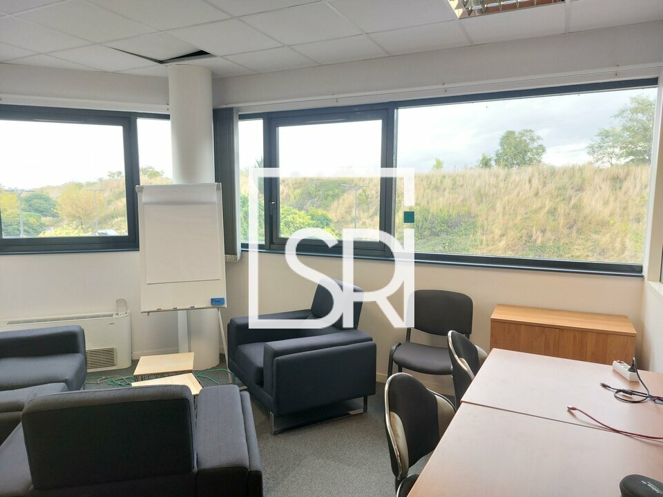 LOCATION - BUREAUX INDIVIDUELS - 18 M² - COURNON D'AUVERGNE 63800