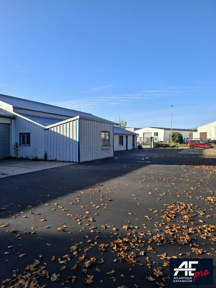 Atelier avec Bureaux  à LOUER