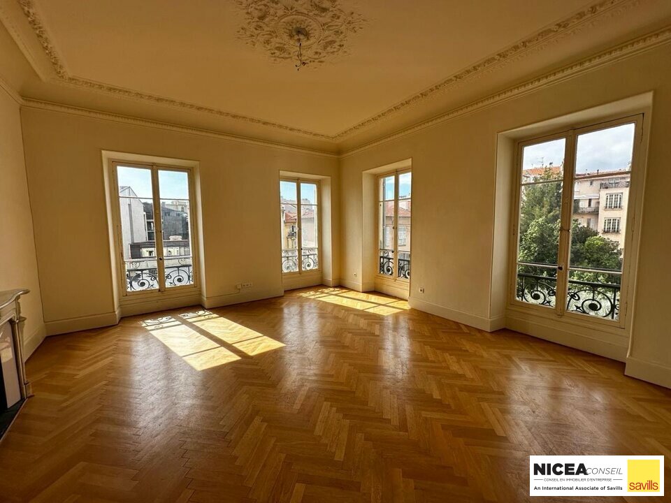 A vendre Bureaux 170.46m² Nice