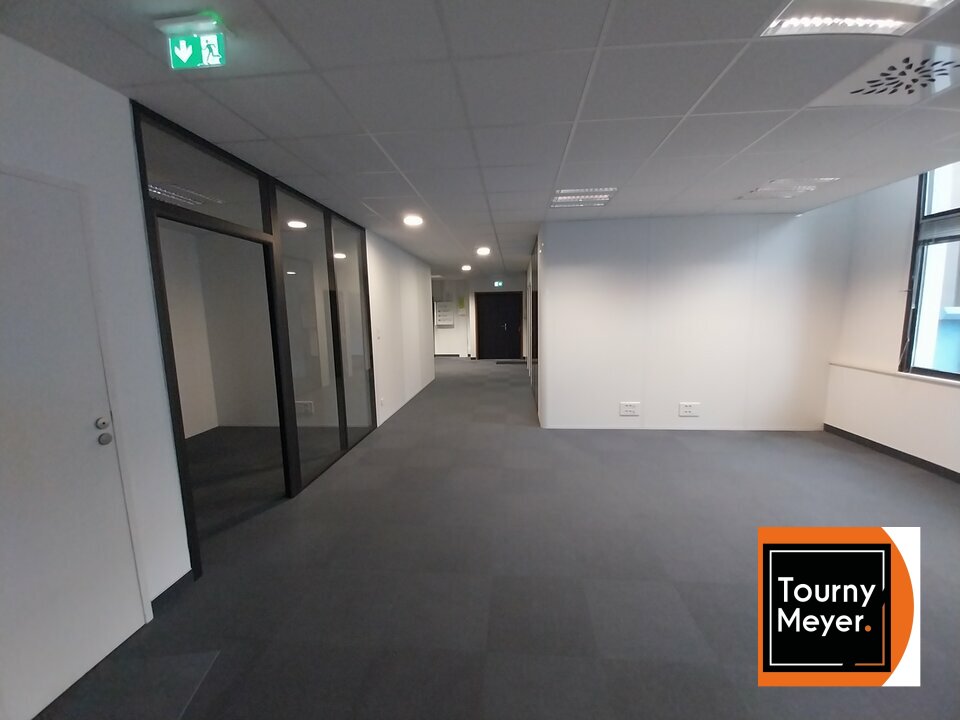 Visuel 3 de l'annonce : A LOUER, GUIPAVAS AEROPORT, BUREAUX DE 397 M²