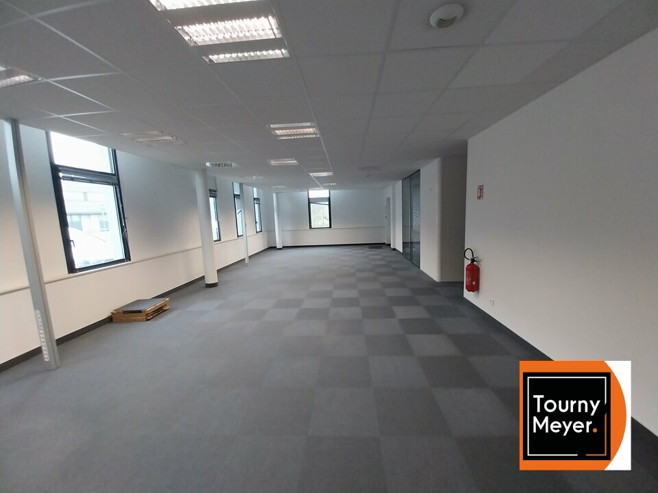 Visuel 4 de l'annonce : A LOUER, GUIPAVAS AEROPORT, BUREAUX DE 397 M²