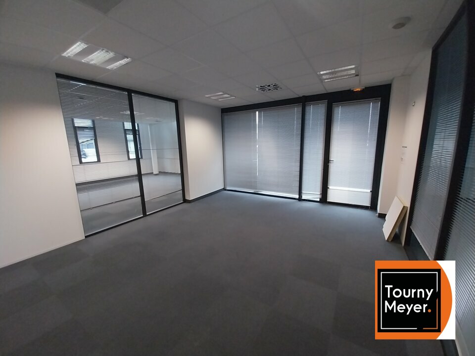 Visuel 7 de l'annonce : A LOUER, GUIPAVAS AEROPORT, BUREAUX DE 397 M²