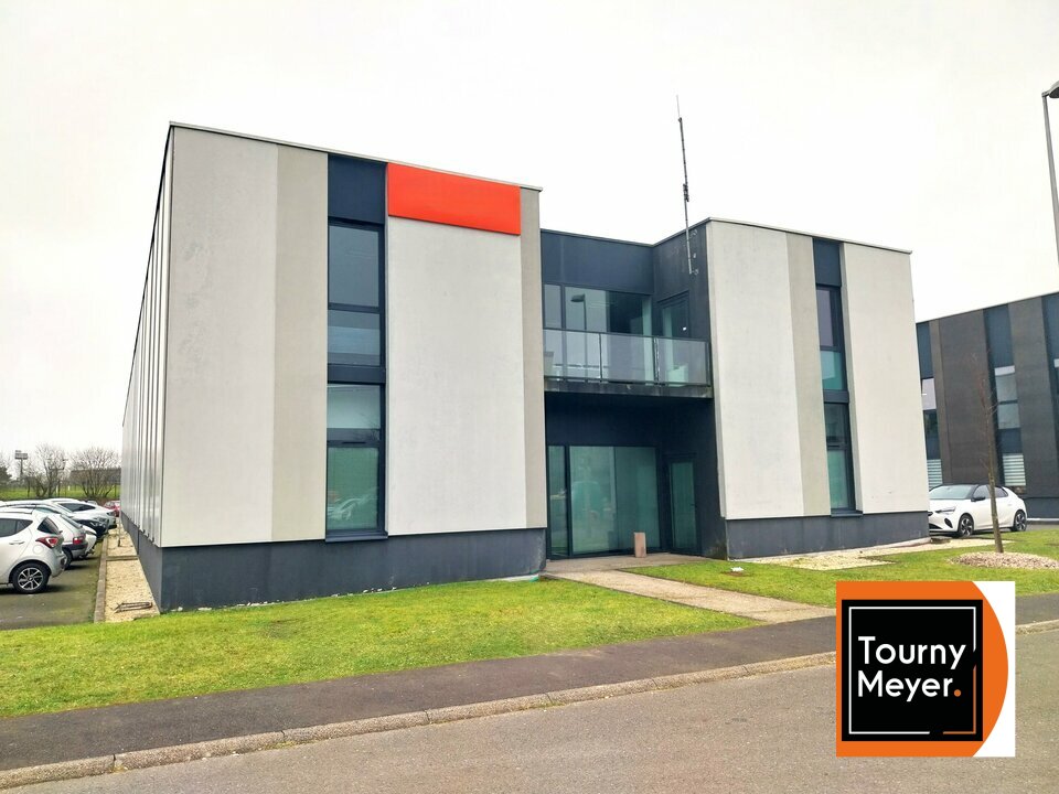 Visuel 1 de l'annonce : A LOUER, GUIPAVAS AEROPORT, BUREAUX DE 397 M²