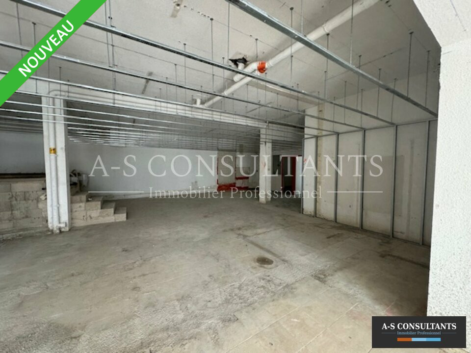 A louer Local commercial  192m² Nîmes