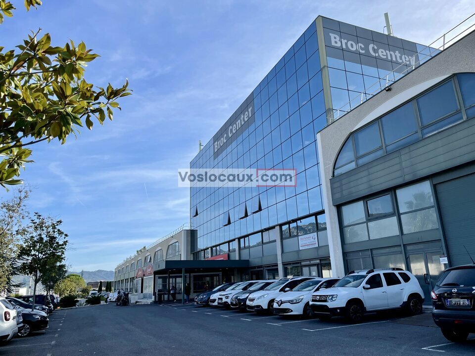 A louer Bureaux 141.6m² Carros