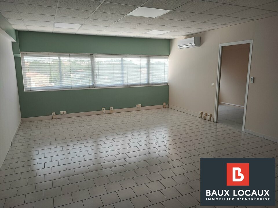 SALON DE PROVENCE, BUREAUX A VENDRE DE 45 m² AVEC PARKING