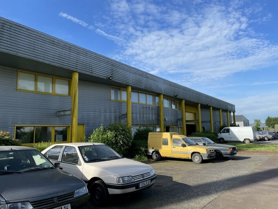 Lisieux Immeuble indépendant sur terrain clos.