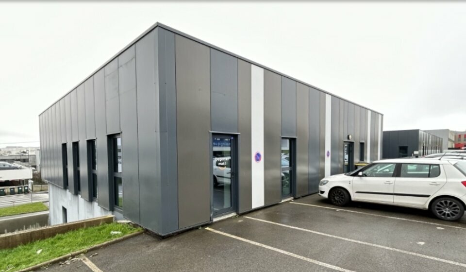 LOUE BUREAUX ZONE DE KERGONAN  - 183m2