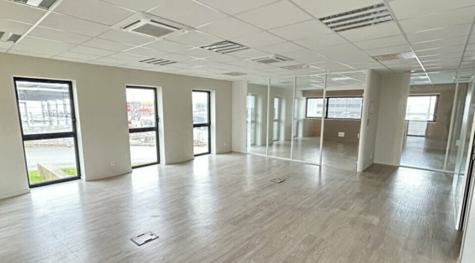 Visuel 2 de l'annonce : LOUE BUREAUX ZONE DE KERGONAN  - 183m2