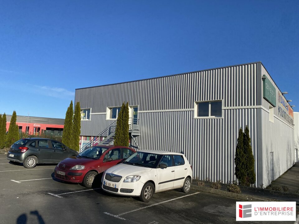 LOCATION BUREAUX 100M² PLEUMELEUC