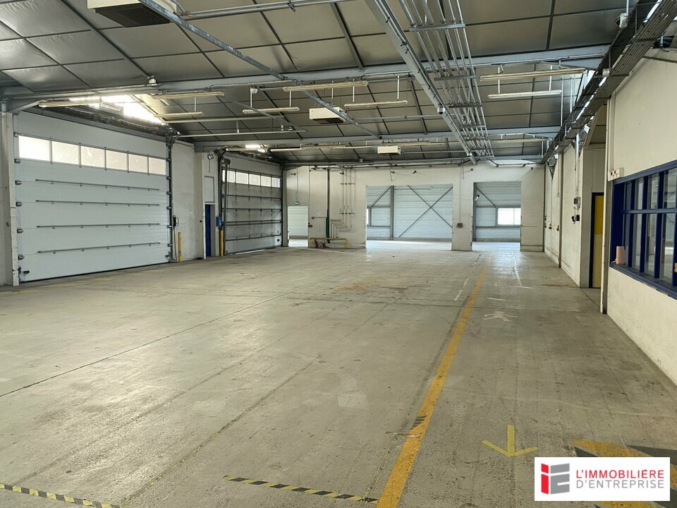 LOCAL D'ACTIVITE DE 1 646M² A LOUER SUR UN TERRAIN DE 5 400 M² RENNES